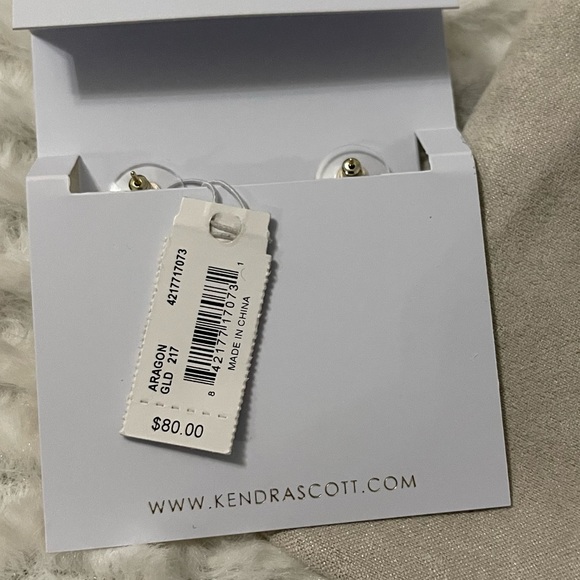 NWT Gold Aragon Earrings in Mother of Pearl. - Picture 4 of 4